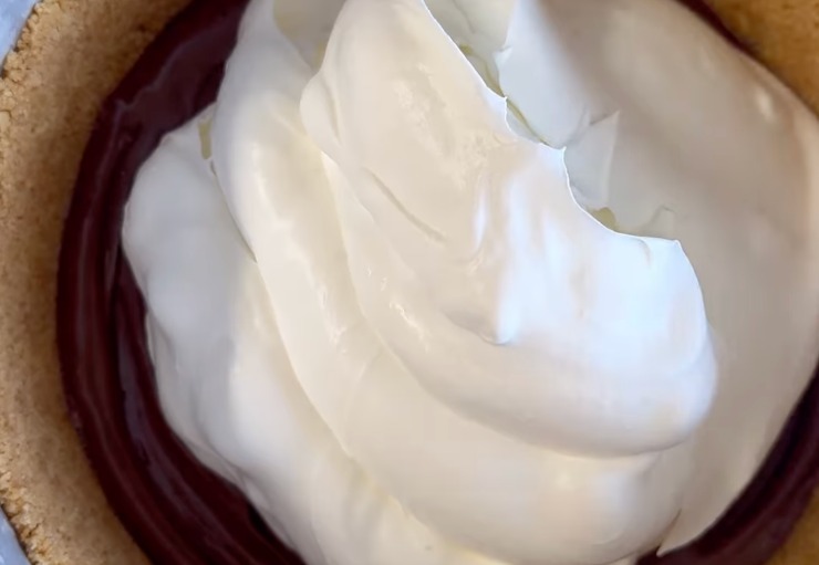 panna montata su base torta