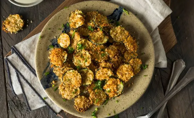 Piatto con zucchine gratinate