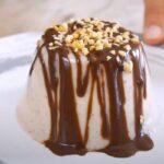 dolcetto tipo budino con cioccolato e granella
