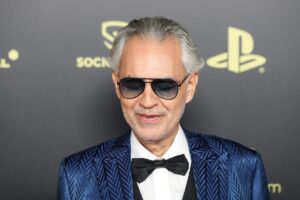 andrea bocelli in primo piano