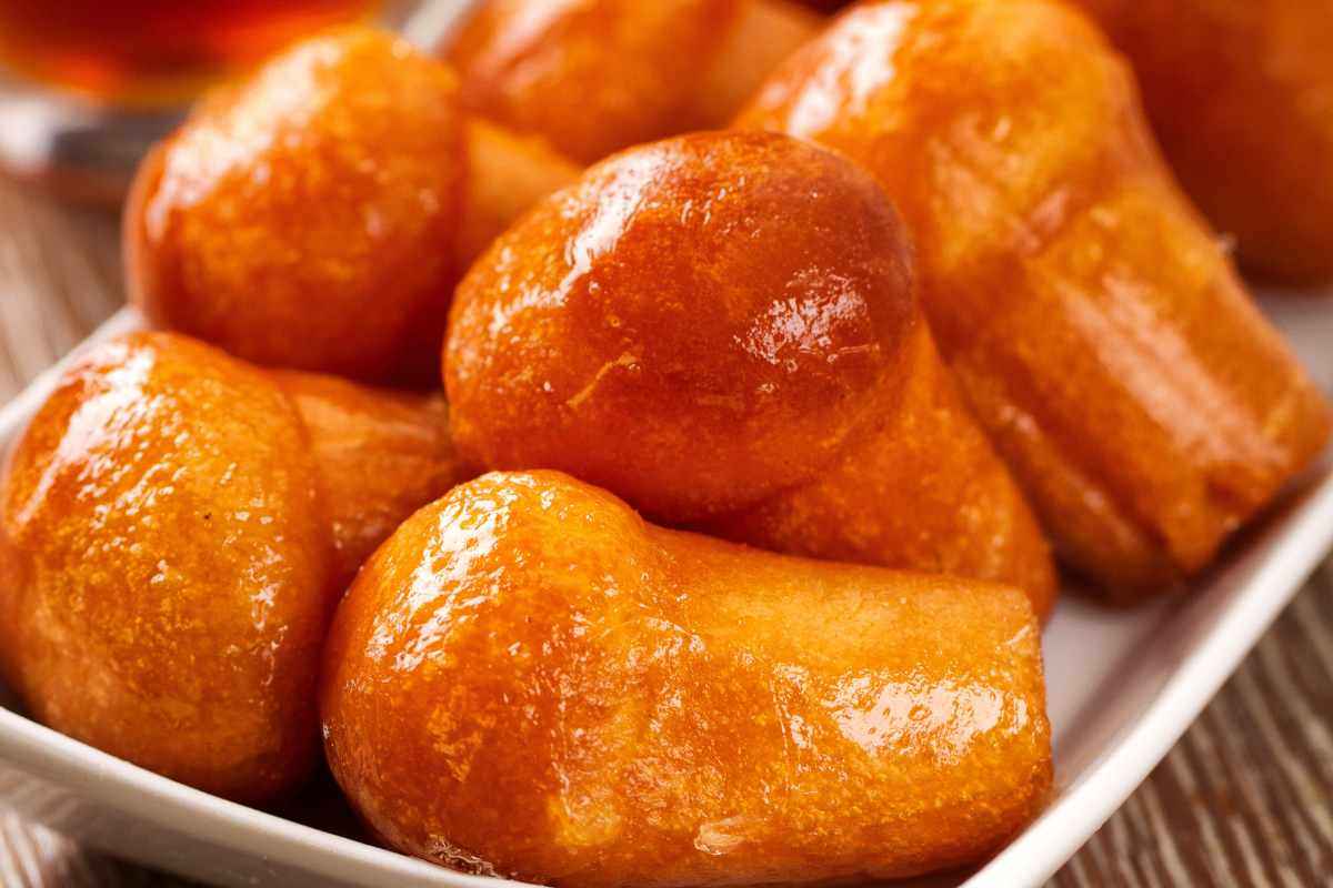 piatto con babà al rum