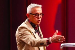 Bruno Barbieri a MasterChef che allunga il braccio