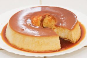 Budino di ricotta nel piatto