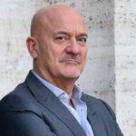 claudio bisio in primo piano