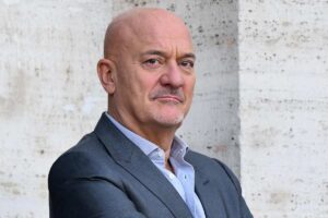claudio bisio in primo piano