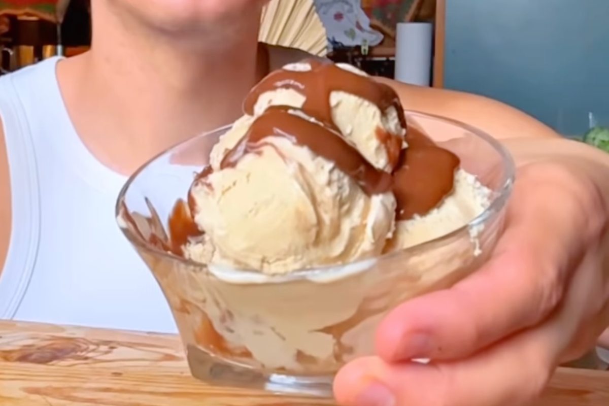 ciotola con gelato al caffè