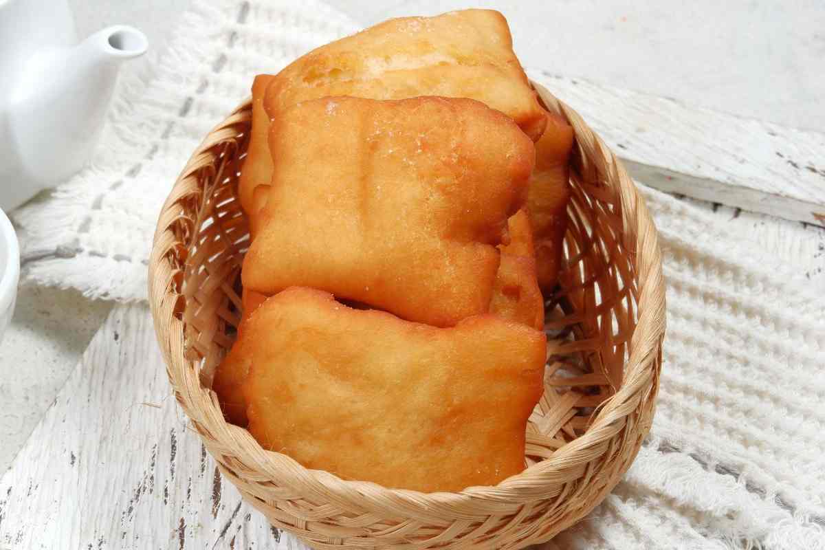 quadratini di pane fritto