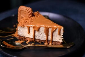 fetta di cheesecake al cioccolato