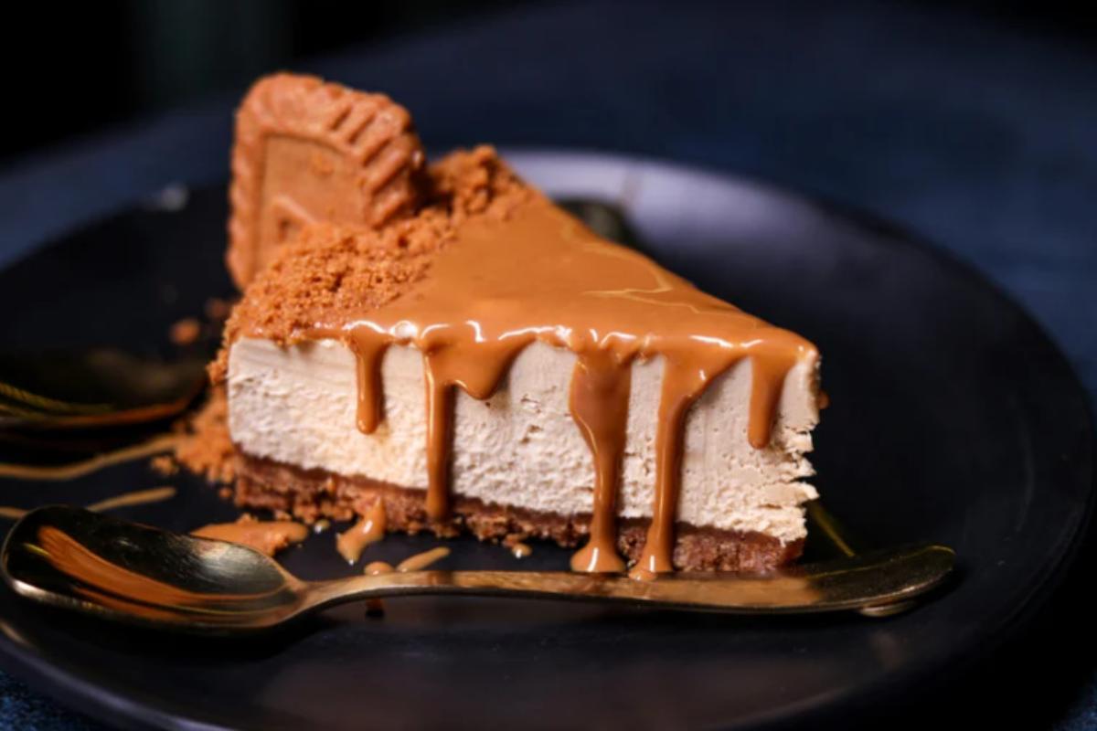 fetta di cheesecake al cioccolato