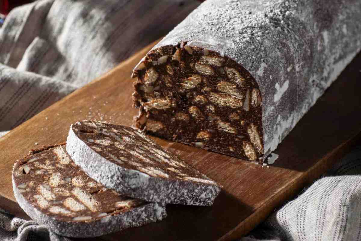salame di cioccolato tagliato a fette
