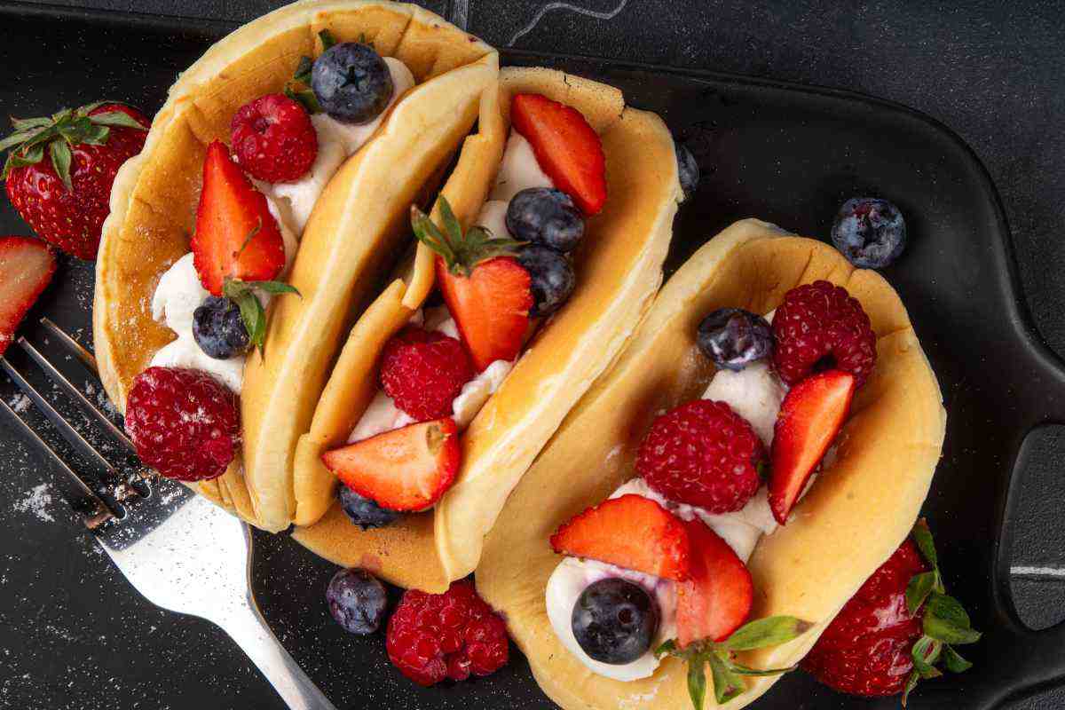 tacos dolci di frutta e panna