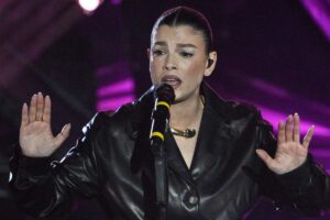 emma marrone mentre cante
