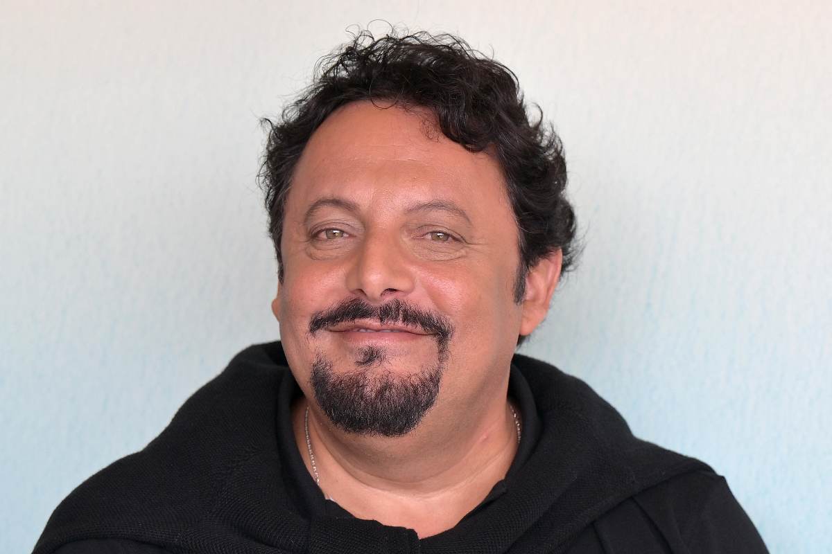 enrico brignano in primo piano