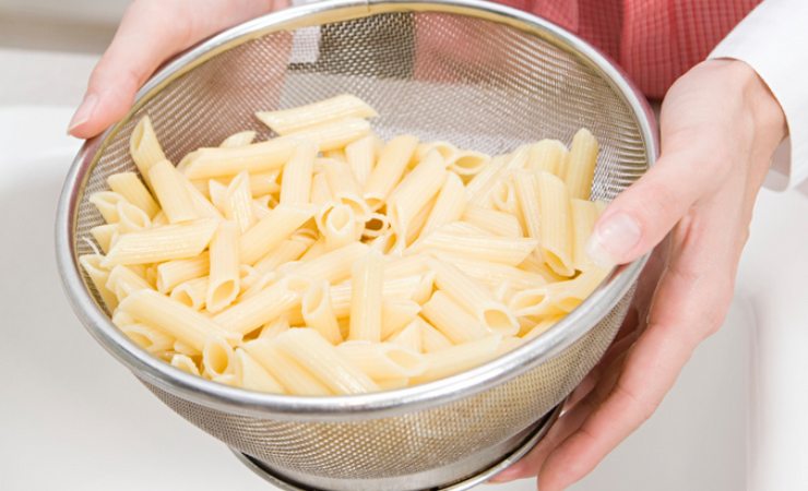 Pasta cotta in uno scolapasta
