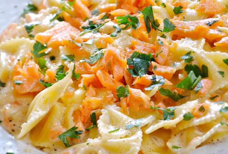 farfalle al salomone con prezzemolo