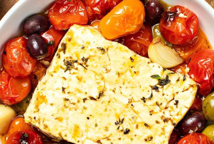 feta al forno con pomodorini e olive