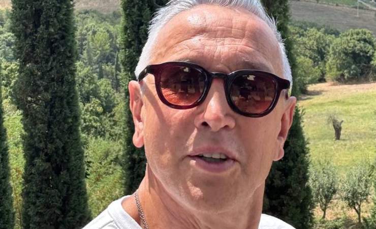 Bruno Barbieri con sorriso accennato