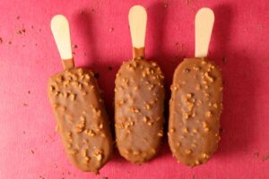 3 stecchi gelato ricoperti di cioccolato