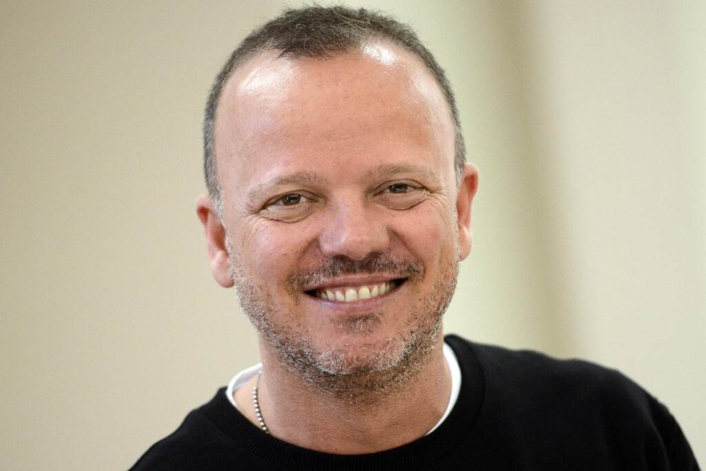 gigi d'alessio in primo piano