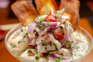 ceviche con pane abbrustolito
