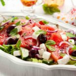 piatto di insalata mista