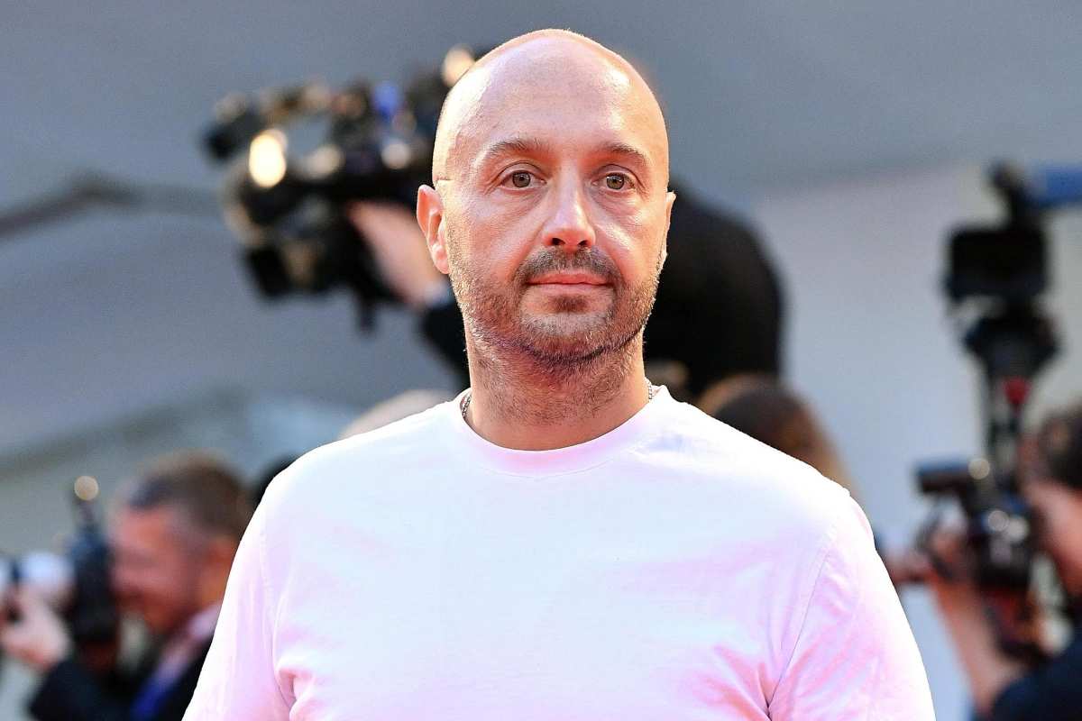 Joe Bastianich con espressione seria