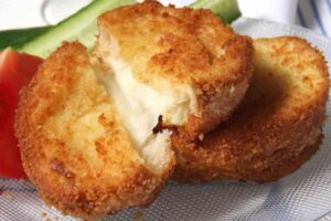 Mozzarella in carrozza tagliata a metà