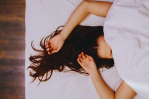 ragazza a letto