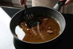 Pentola con olio già utilizzato