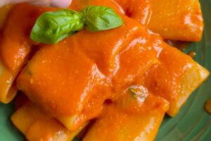 piatto di paccheri ai pomodori