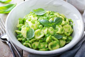 orecchiette con piselli e pesto