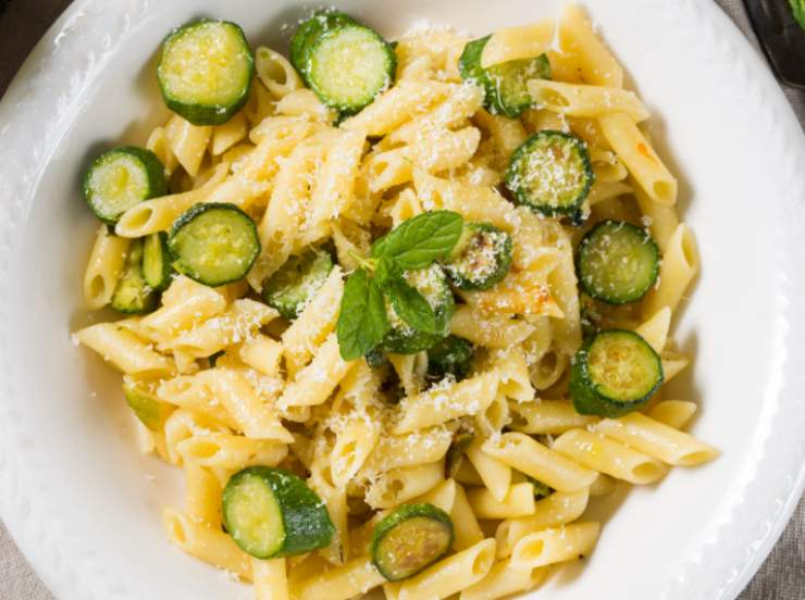penne con le zucchine a rondelle