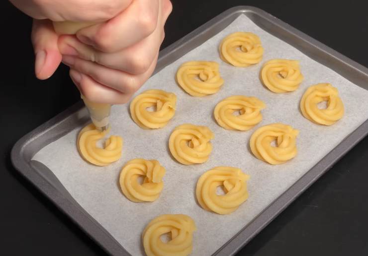 pasticcini sulla teglia