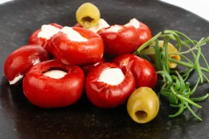 peperoncini ripieni con olive e rucola