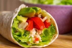 piadina con pollo avocado e pomodori
