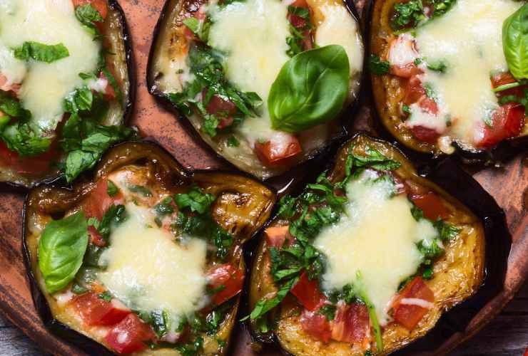 pizzette di melanzane con pomodoro e mozzarella