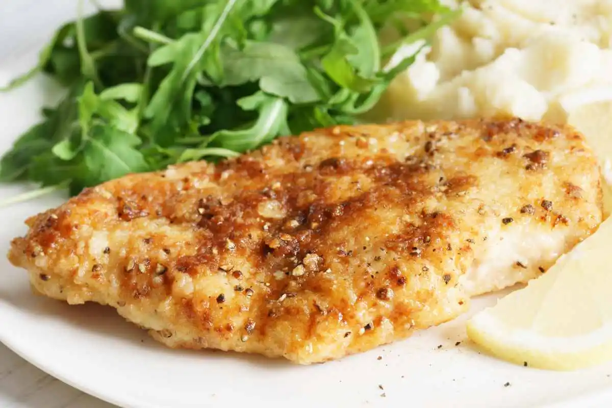 Petto di pollo nel piatto