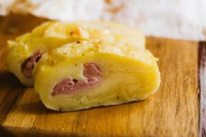 fette di polpettone con prosciutto e mozzarella