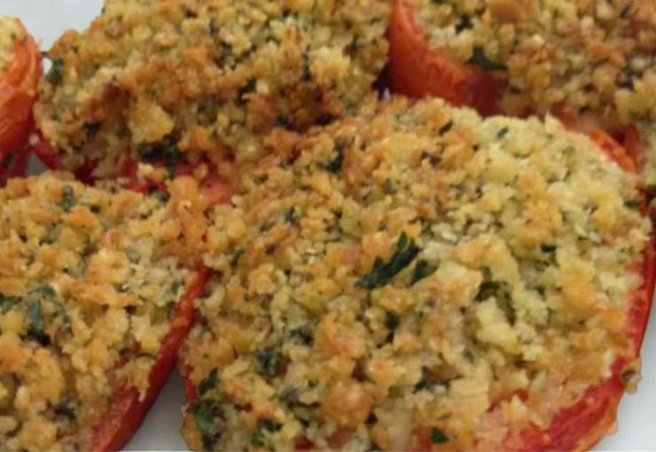 pomodori gratinati in primo piano