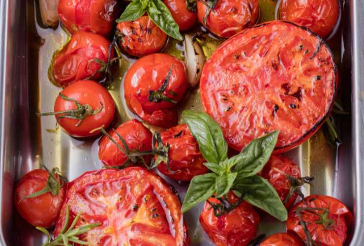 pomodori in forno con aromi