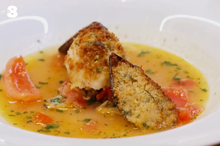 piatto con pollo e cozze gratinate con il brodetto