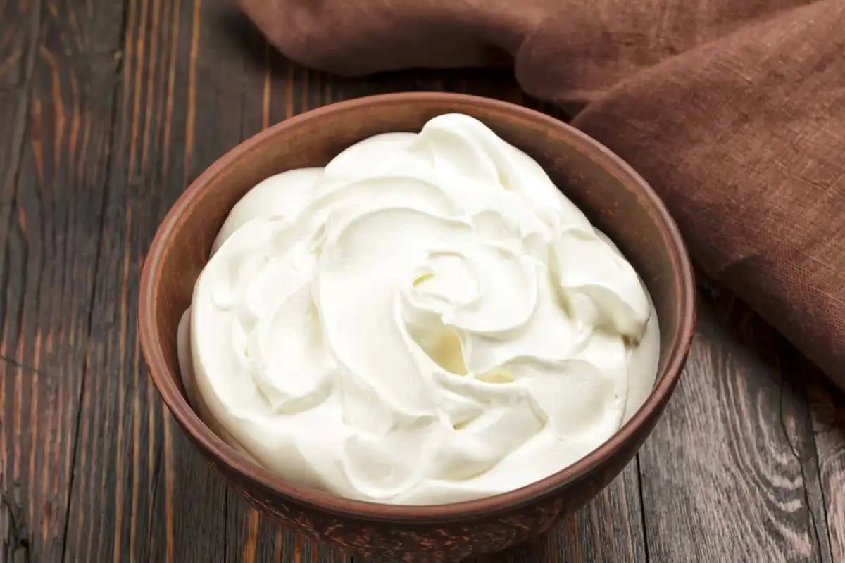 Ciotola con crema alla vaniglia