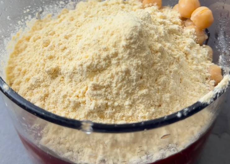 tritatutto con vari ingredienti