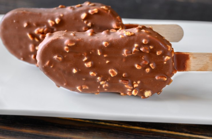 stecchi gelato al cioccolato con nocciole
