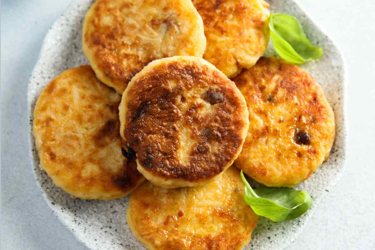 Polpette di patate sparse nel piatto
