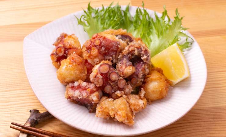 polpo fritto insalata e limone
