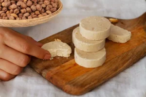 salame di ceci su tagliere