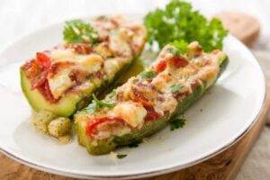 zucchine ripiene con sopra mozzarella