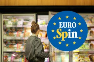 ragazza al supermercato e logo eurospin