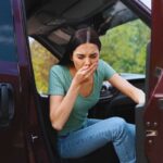 ragazza col mal d'auto